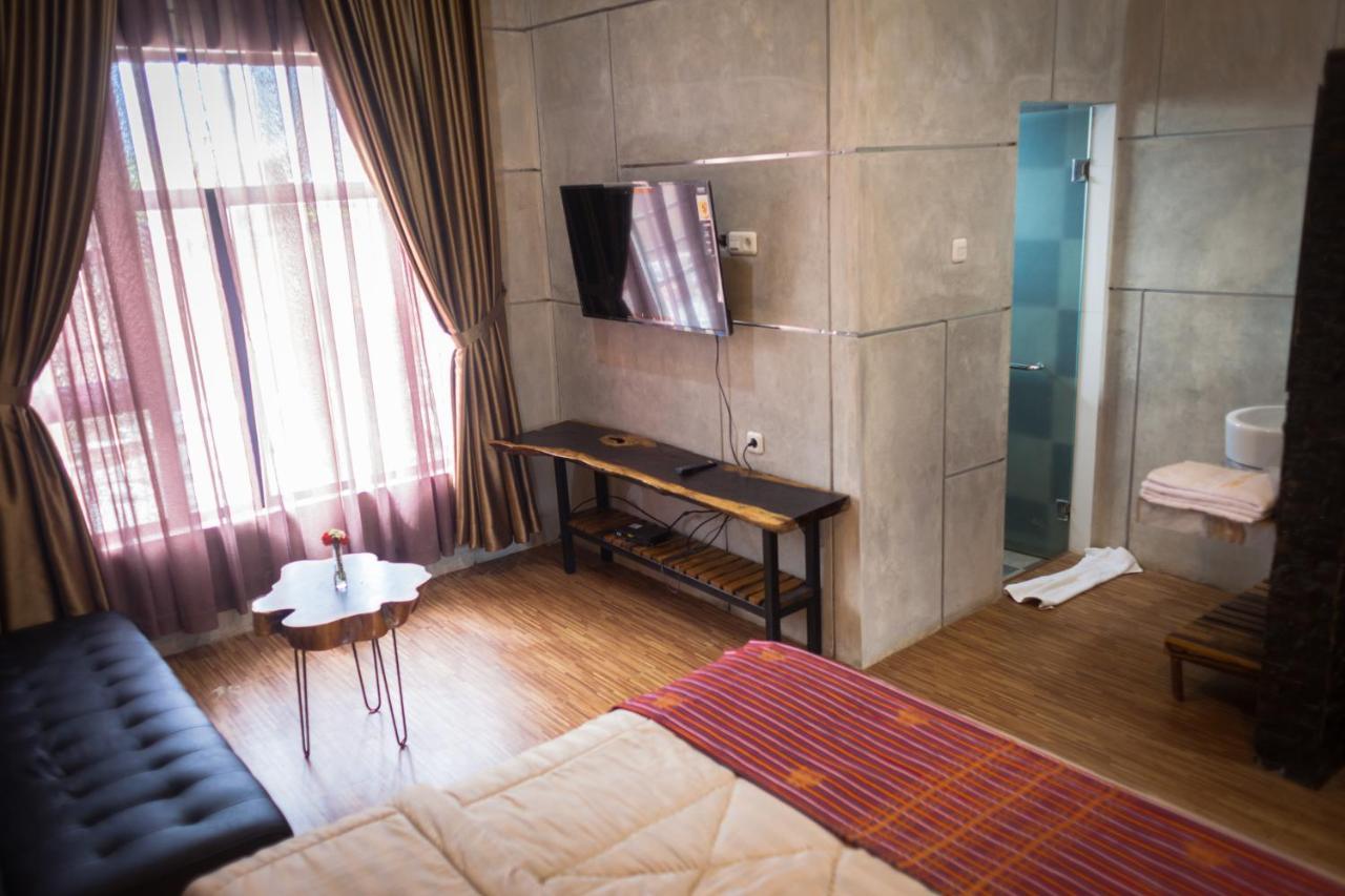 Pariban Hotel Berastagi Exteriör bild