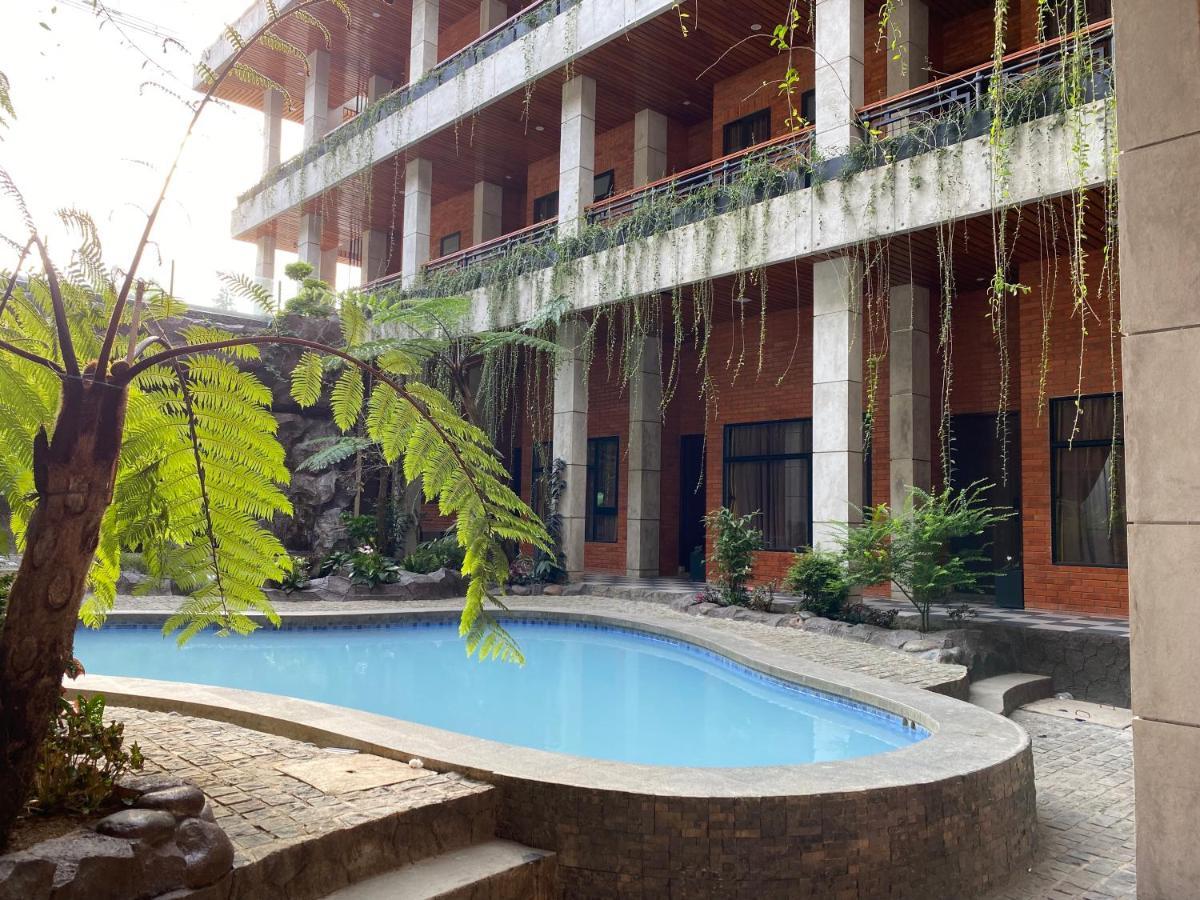 Pariban Hotel Berastagi Exteriör bild